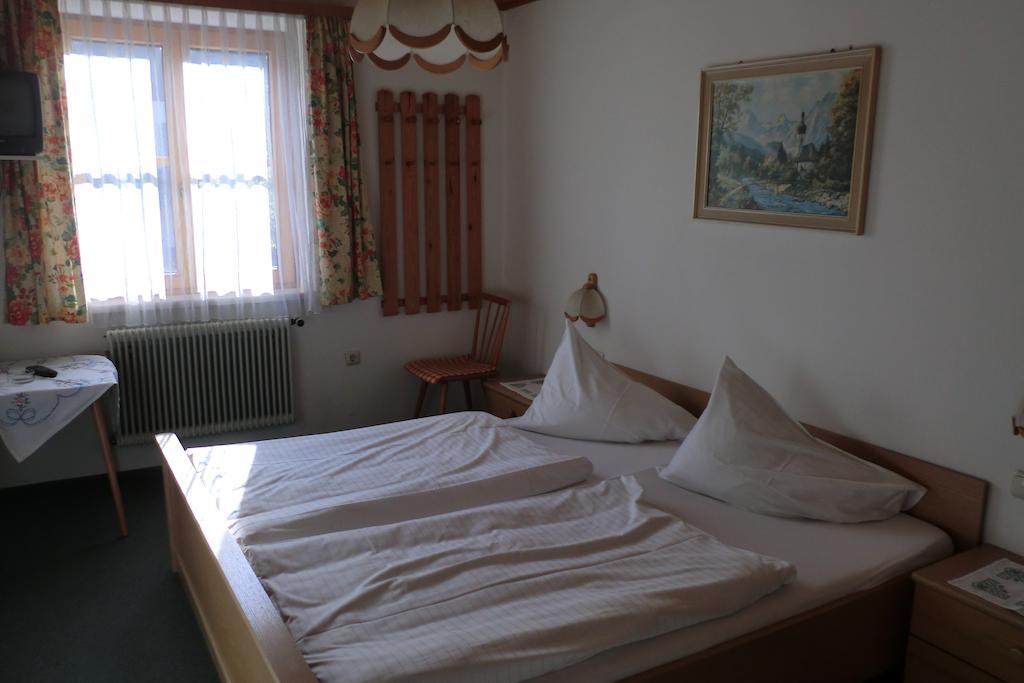 Weisses Roessl Werfen Hotel Quarto foto