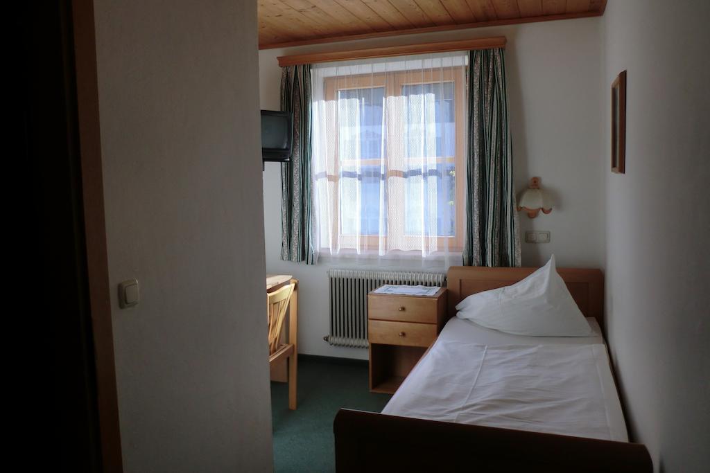 Weisses Roessl Werfen Hotel Quarto foto