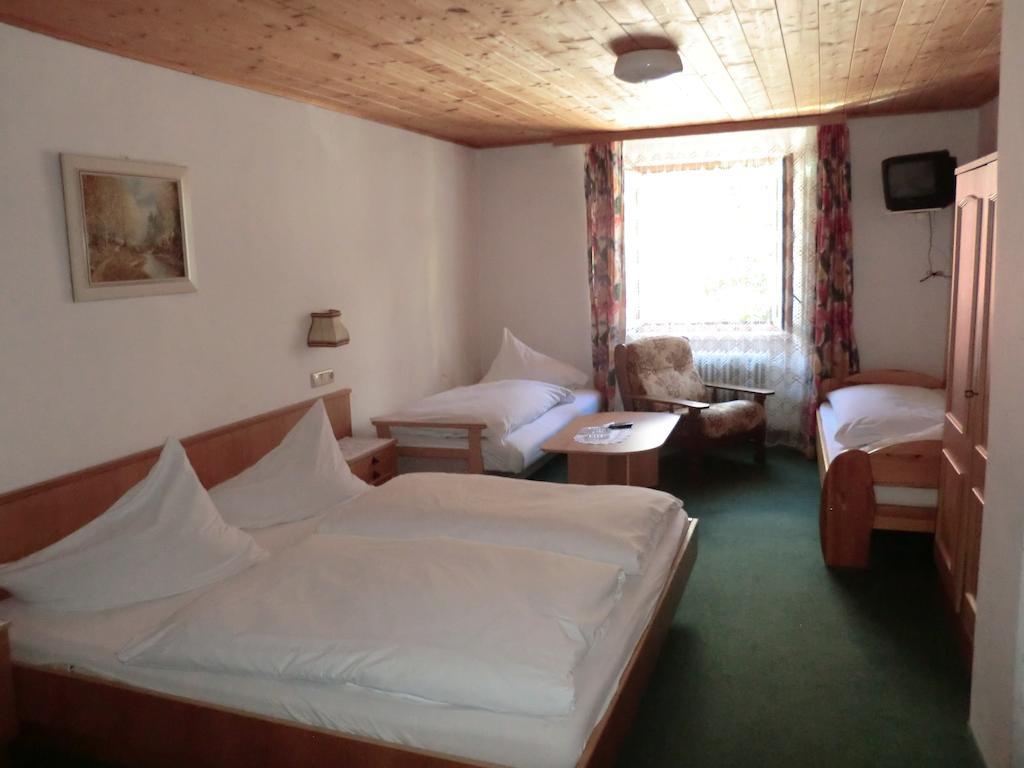Weisses Roessl Werfen Hotel Quarto foto